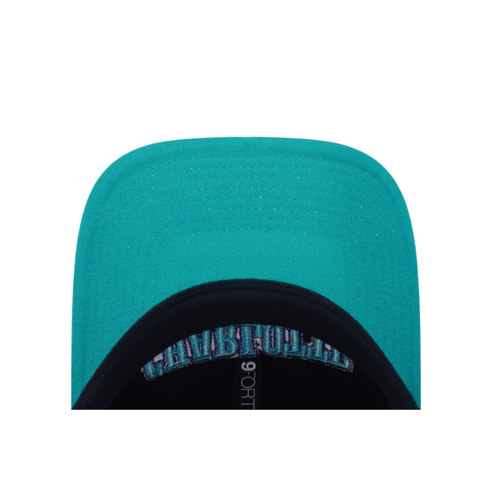 כובע 9FORTY עם לוגו CHARLOTTE HORNETS
