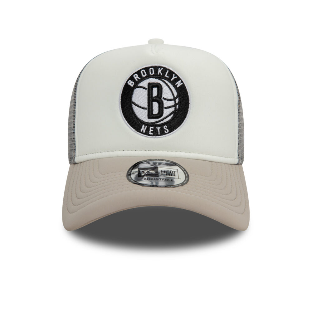 כובע רשת TRUCKER עם לוגו BROOKLYN NETS