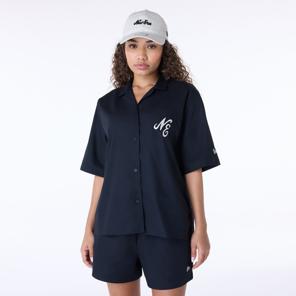 חולצה מכופתרת לוגו NEW ERA BRANDED