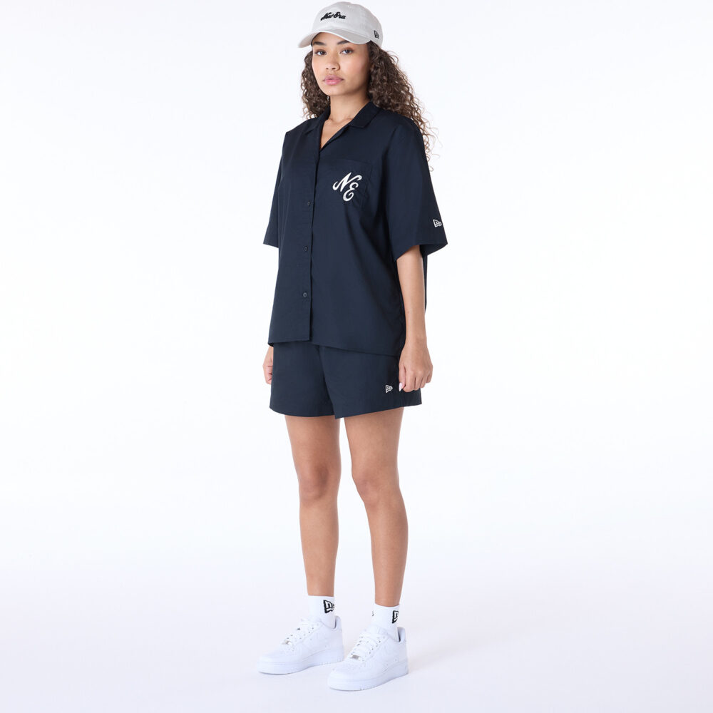 חולצה מכופתרת לוגו NEW ERA BRANDED