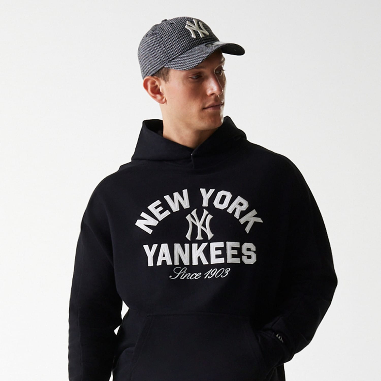 קפוצ'ון עם לוגו NEW YORK YANKEES