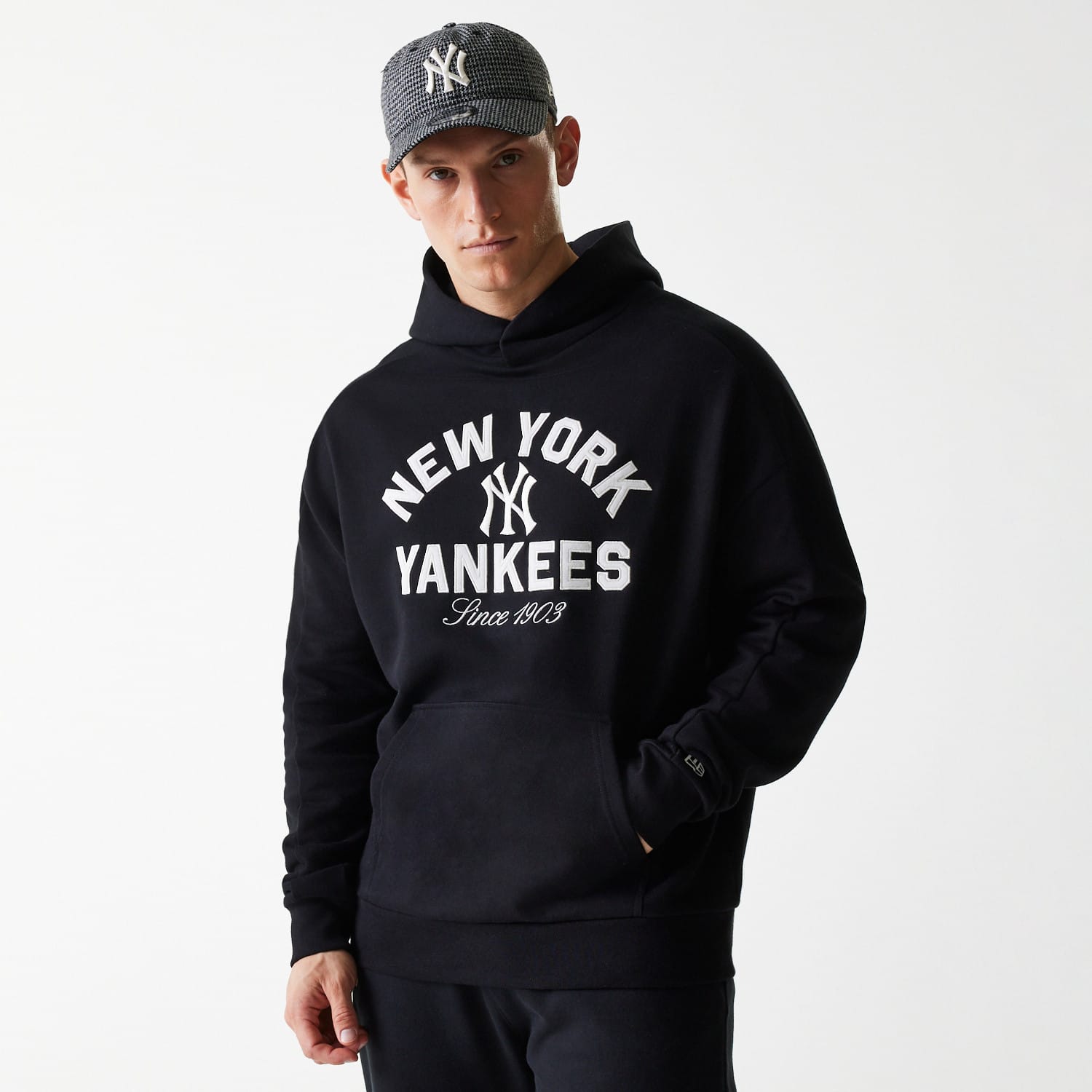 קפוצ'ון עם לוגו NEW YORK YANKEES